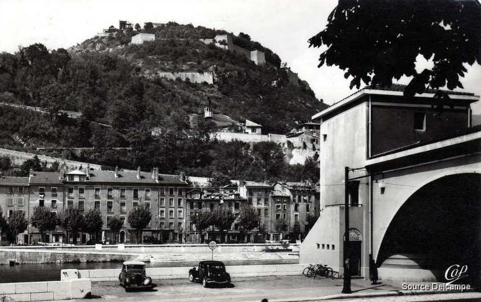 38 Grenoble Le Teleferique.jpg